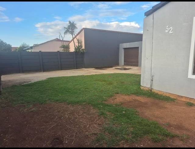 3 BEDROOM HOUSE FOR SALE IN ENNERDALE EXT 3